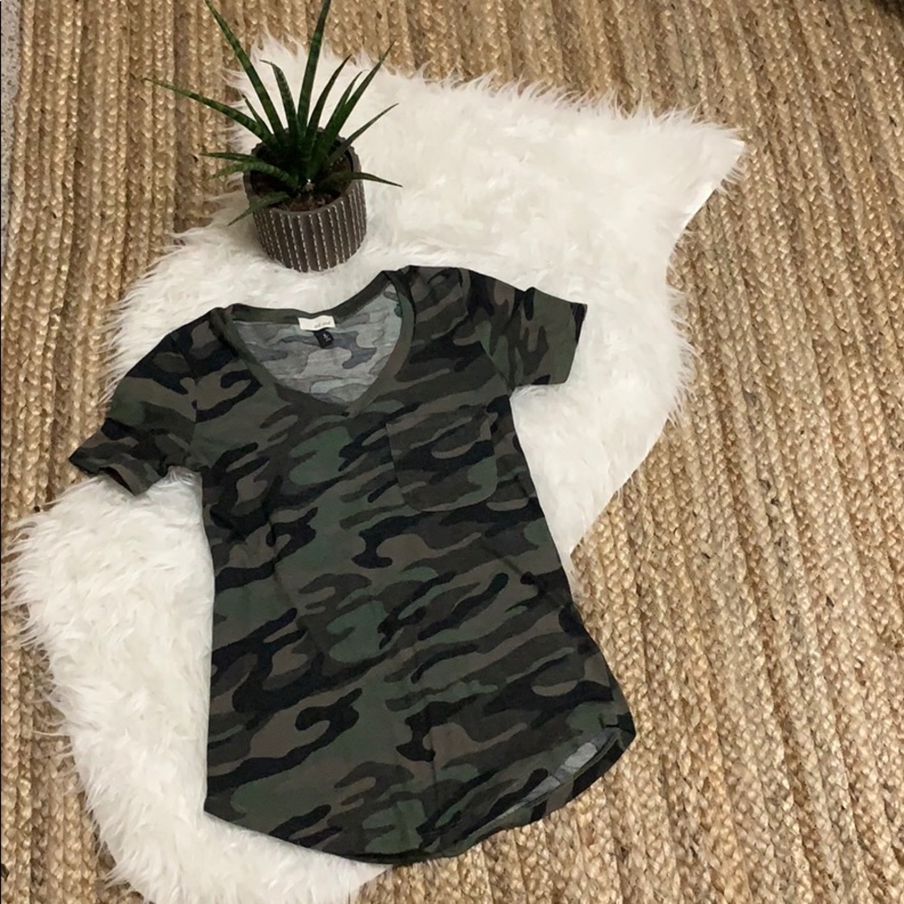 V-Neck Camouflage Fashion Print Tee